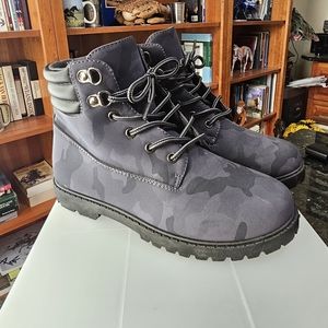 FabKids Camo Boots - Big kids size 4